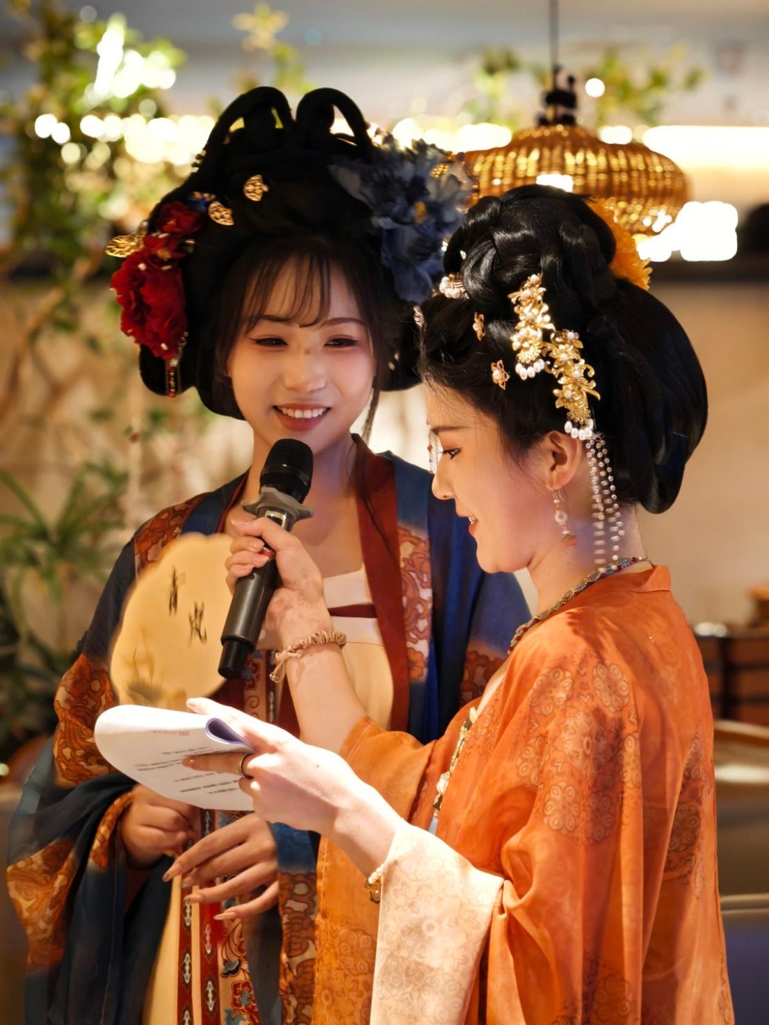 一袭汉服，一席川味：朝花里“椒友见面会”一起椒个朋友